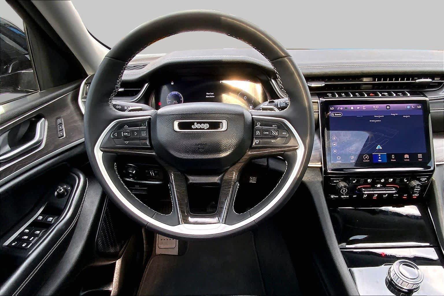 Used 2023 Jeep Grand Cherokee Limited w/ Luxury Tech Group II RWD image 6