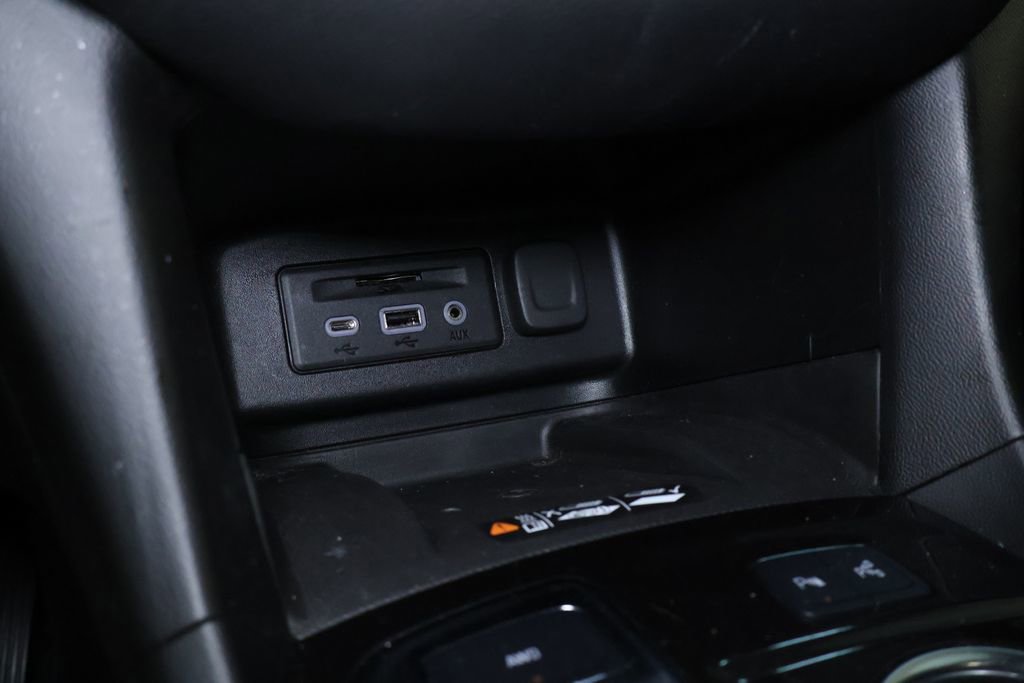 Used 2022 Chevrolet Equinox Premier AWD/4WD image 35