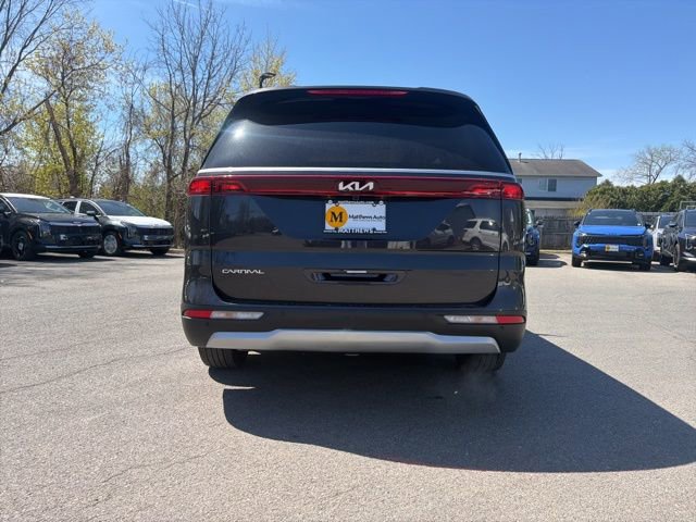 Used 2024 Kia Carnival EX FWD image 4