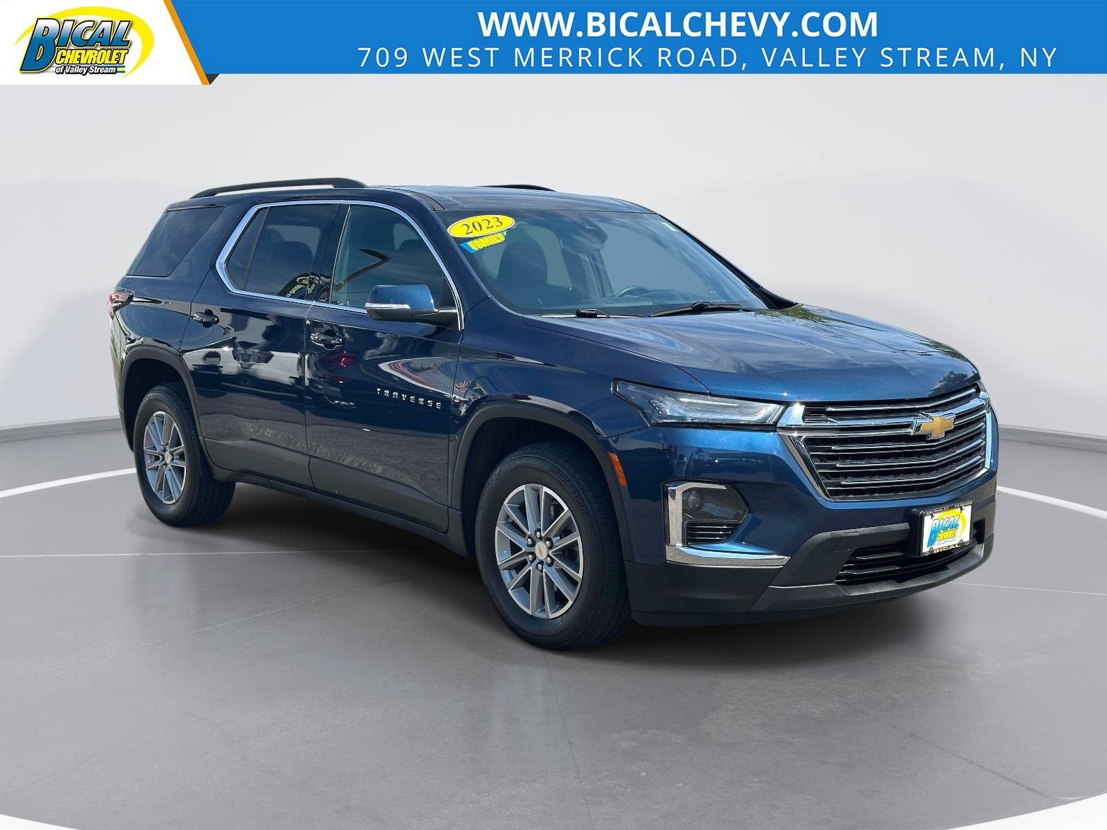 Used 2023 Chevrolet Traverse LT
