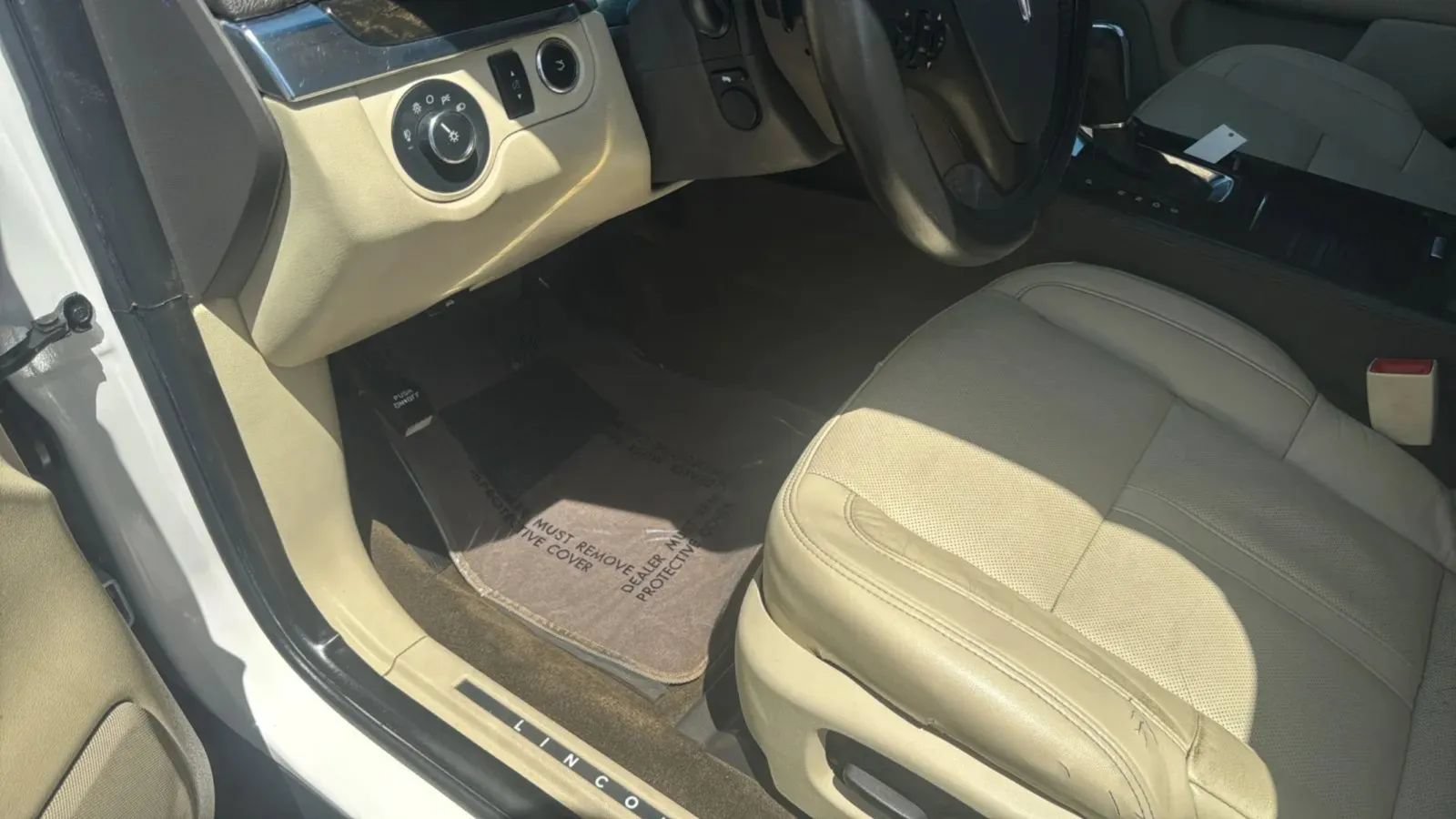 Used 2014 Lincoln MKS w/ Equipment Group 101A FWD image 24