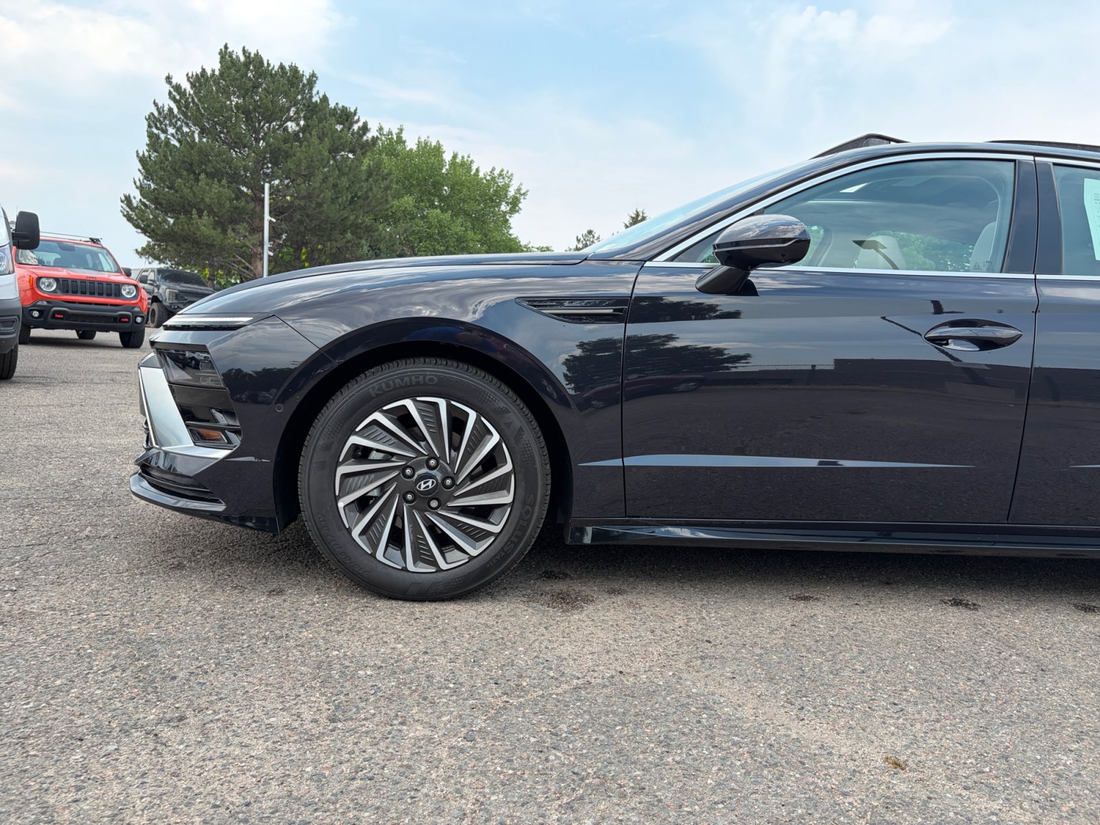 Used 2025 Hyundai Sonata Limited FWD image 10