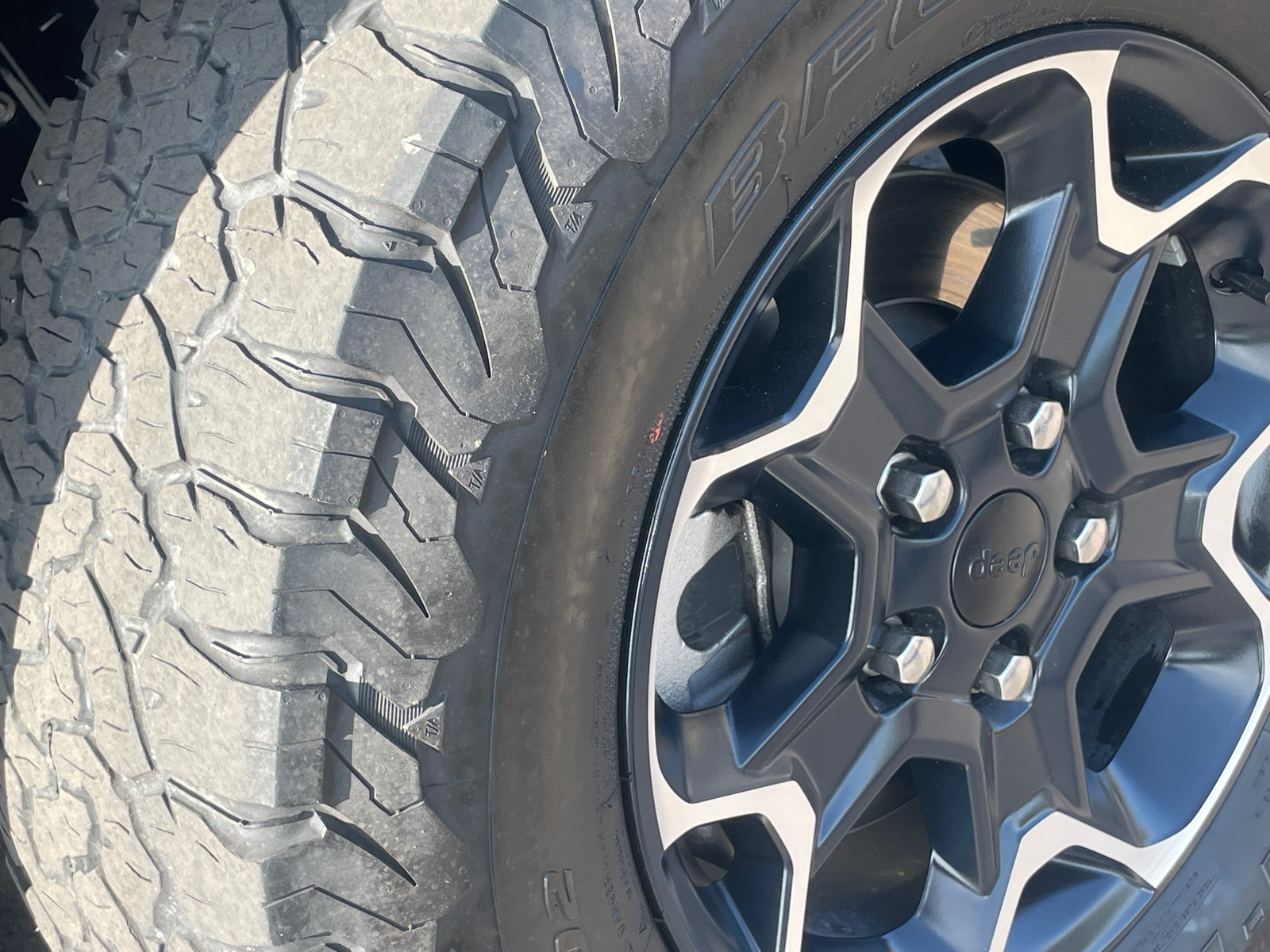 Used 2022 Jeep Wrangler Unlimited Rubicon 4xe AWD/4WD image 9