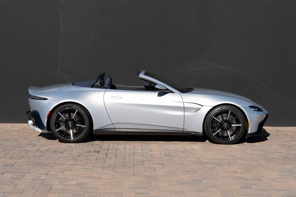 Used 2023 Aston Martin V8 Vantage Roadster RWD image 3