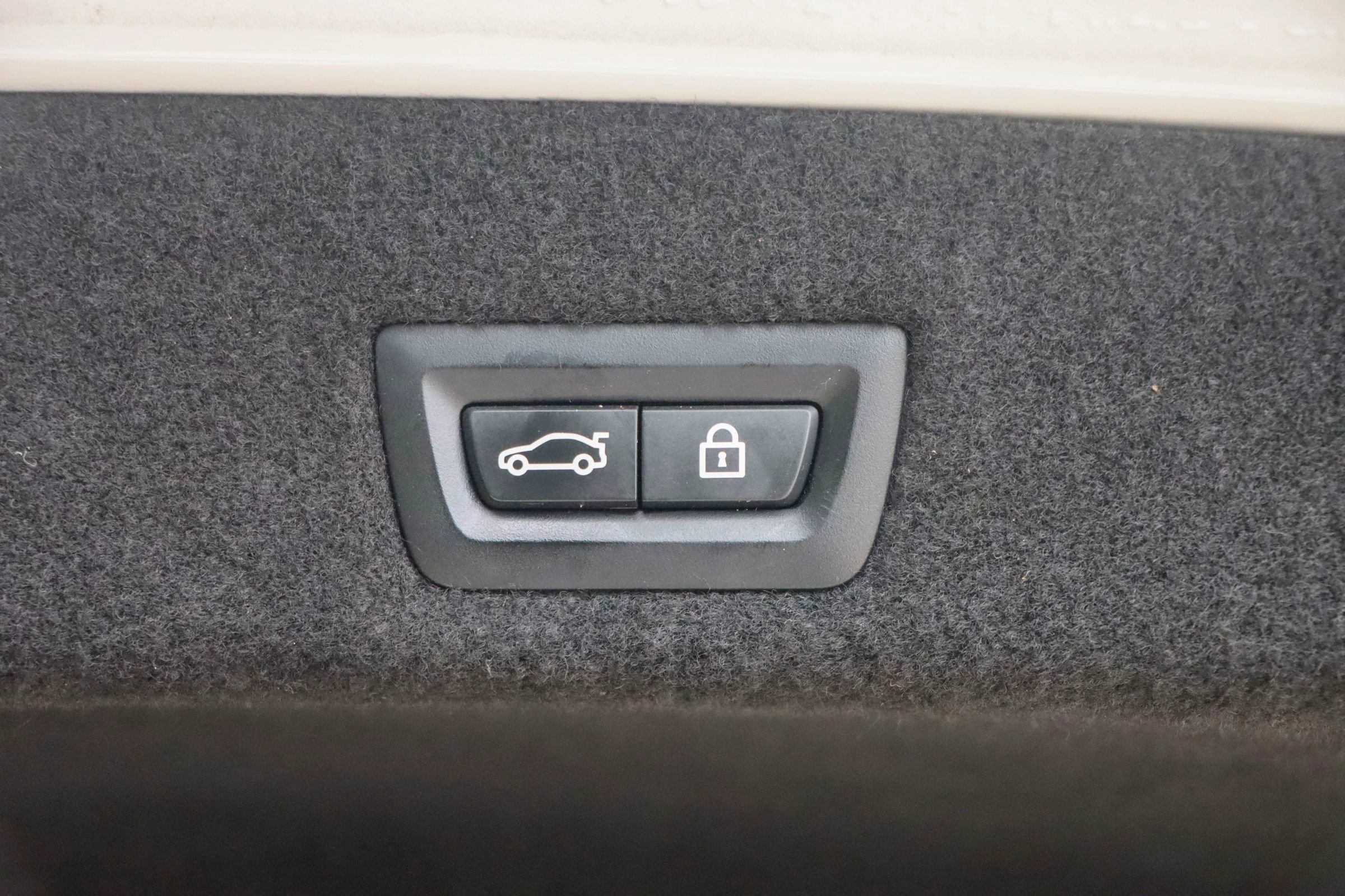 Used 2020 BMW 740i w/ M Sport Package RWD image 25