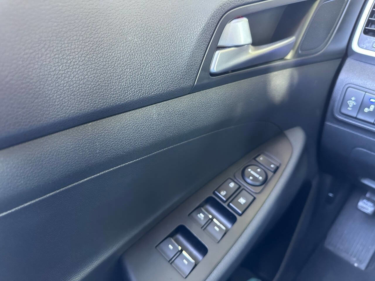 Used 2016 Hyundai Tucson Limited w/ Option Group 03 image 23