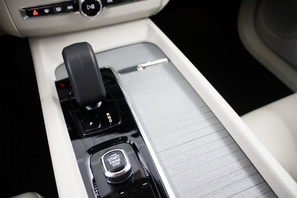 Certified 2025 Volvo XC60 T8 Plus w/ Protection Package Premier image 26