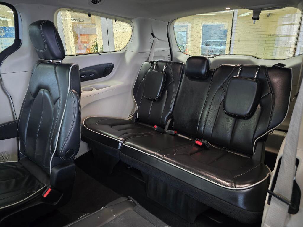 Used 2022 Chrysler Pacifica Limited image 36