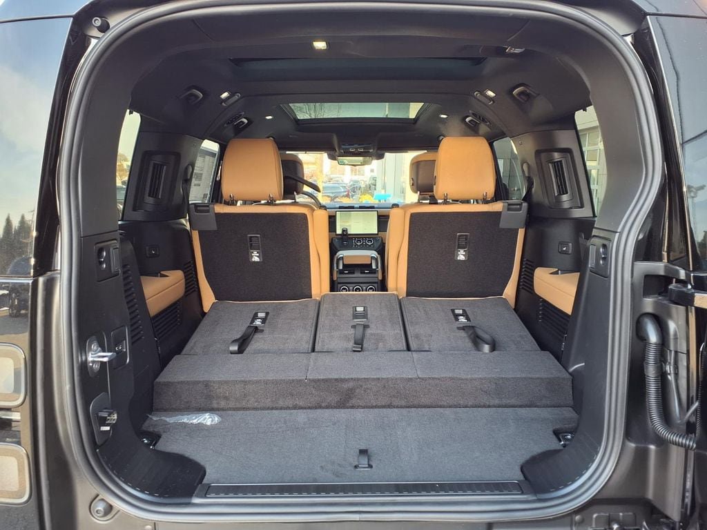 New 2026 Land Rover Defender 130 X-Dynamic SE AWD/4WD image 26
