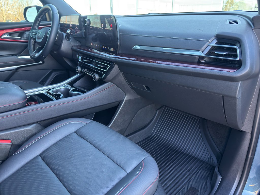 Used 2025 Chevrolet Traverse Z71 w/ Driver Confidence Package image 51