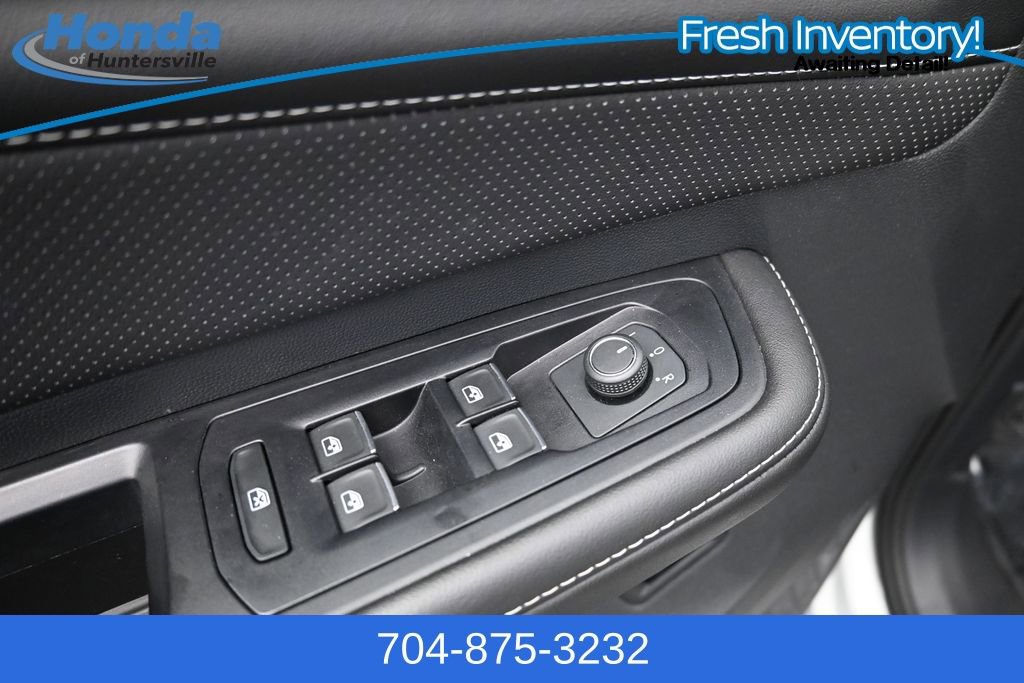 Used 2025 Volkswagen Atlas Cross Sport SE FWD image 21