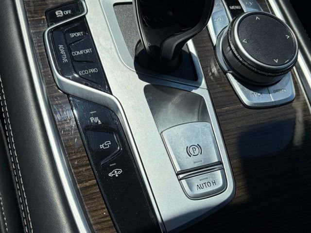 Used 2022 BMW 740i xDrive AWD/4WD image 25