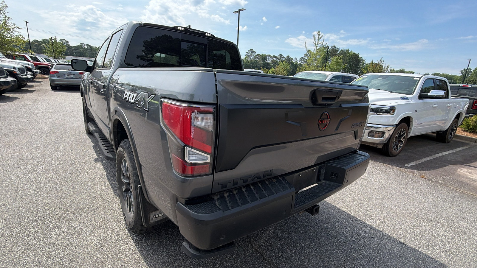 Used 2024 Nissan Titan PRO-4X w/ Pro-4x Convenience Package AWD/4WD image 10