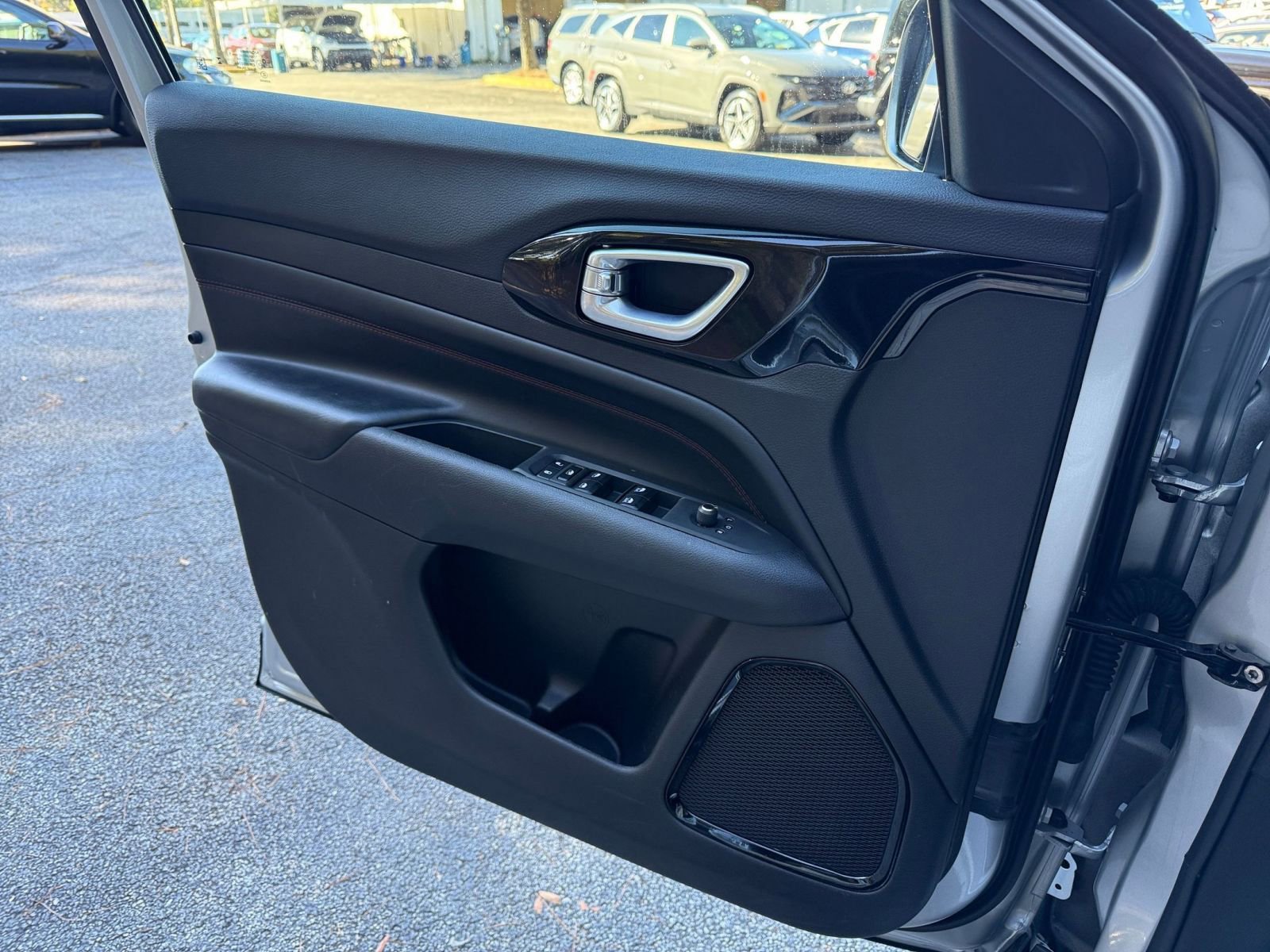 Used 2025 Jeep Compass Trailhawk image 20