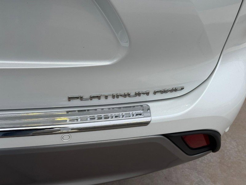 Used 2024 Toyota Highlander Platinum image 9