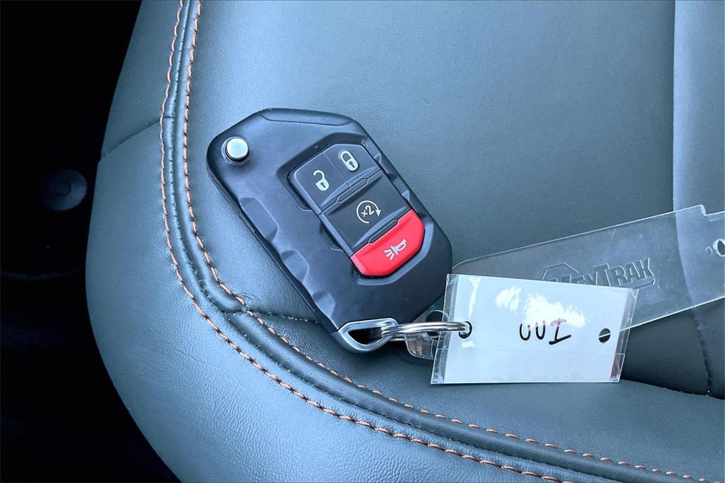 Used 2025 Jeep Gladiator Mojave image 36