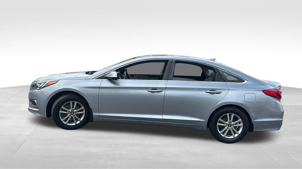 Used 2017 Hyundai Sonata SE w/ Winter Weather Package FWD image 4