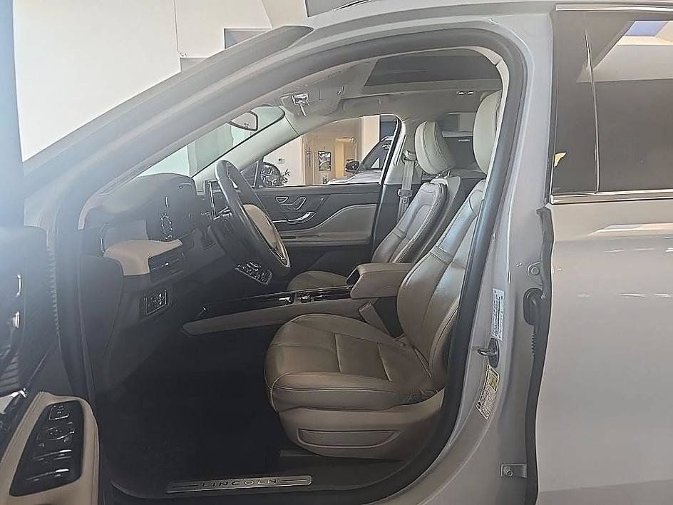 Used 2022 Lincoln Corsair AWD w/ Premium Package image 13