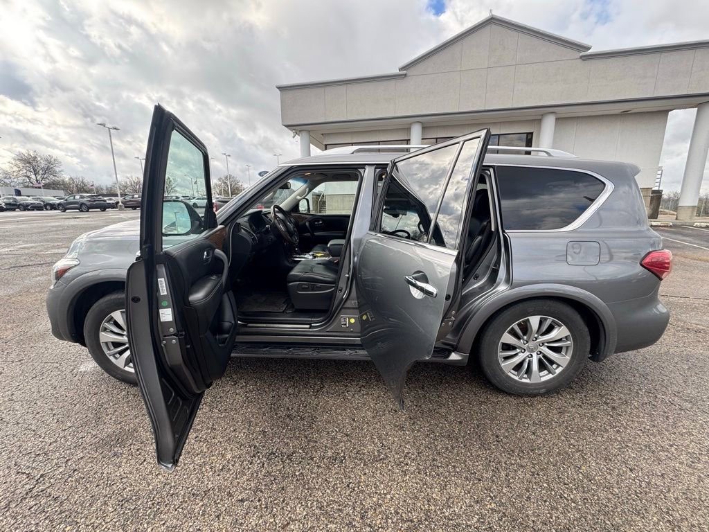 Used 2016 INFINITI QX80 4WD w/ Driver's Assistance Package image 4