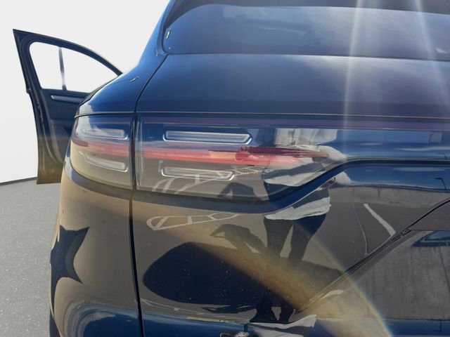 Used 2023 Porsche Cayenne Platinum Edition image 37