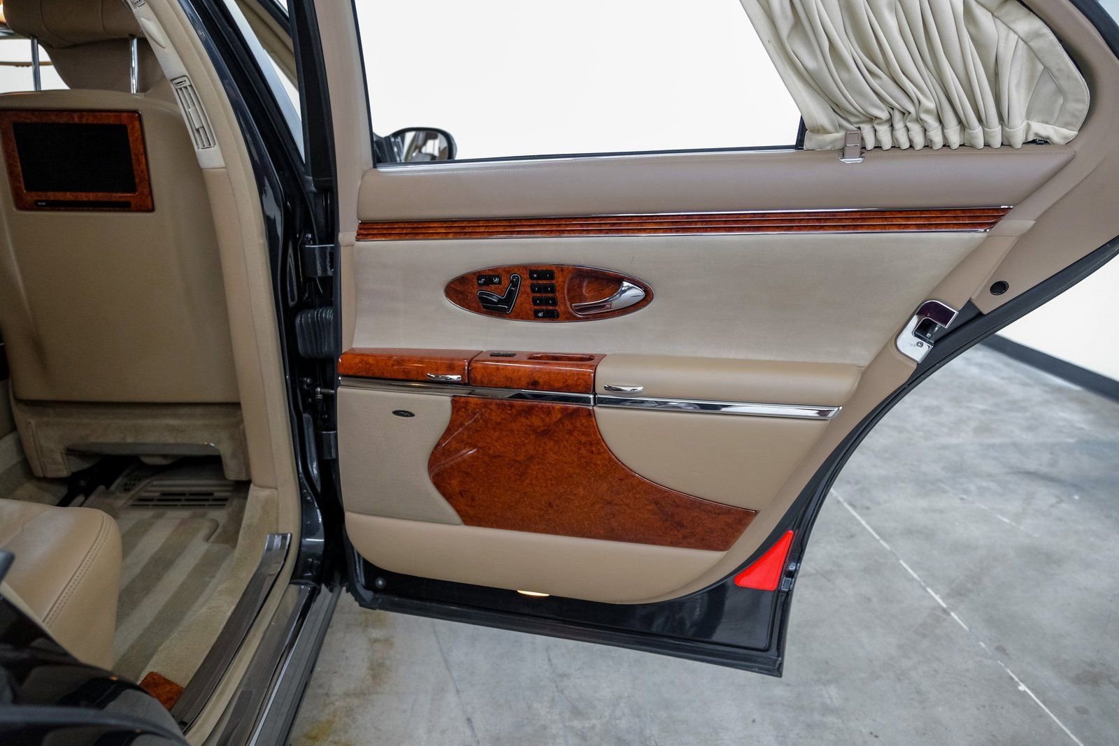 Used 2005 Maybach 57 image 48