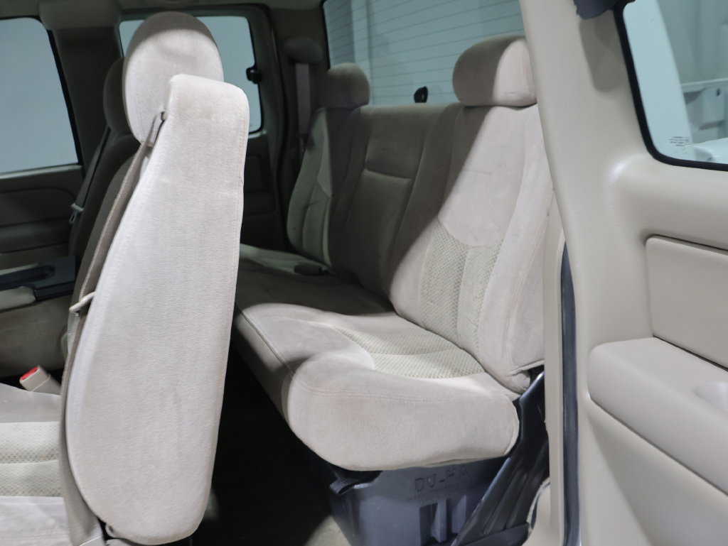 Used 2004 Chevrolet Silverado 1500 LS w/ Light Duty Power Package AWD/4WD image 19