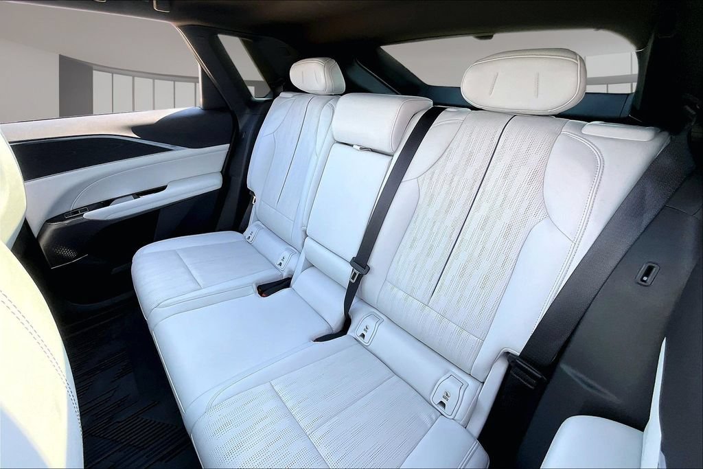 Used 2024 Cadillac Lyriq Luxury AWD/4WD image 28