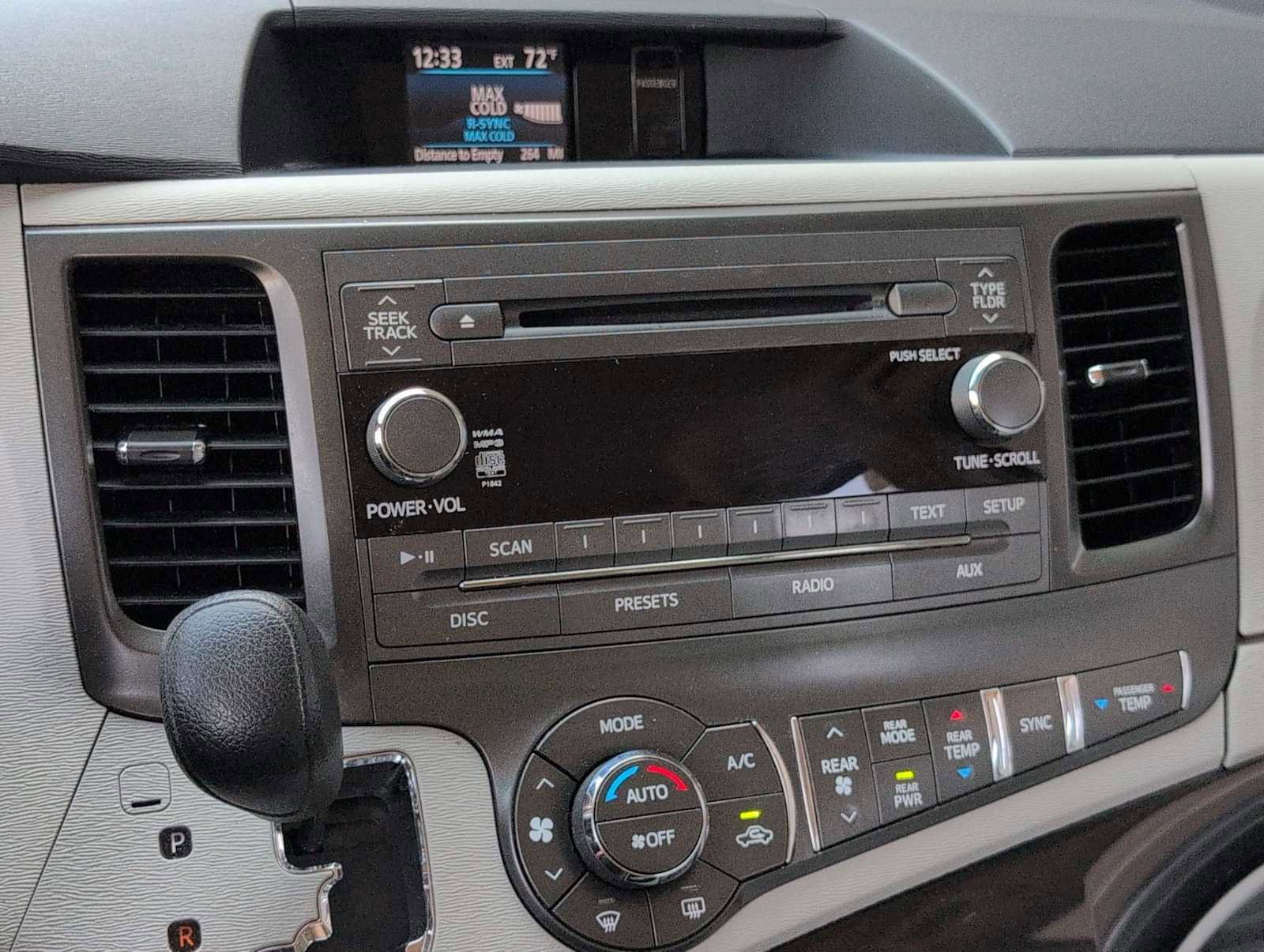 Used 2014 Toyota Sienna LE image 26