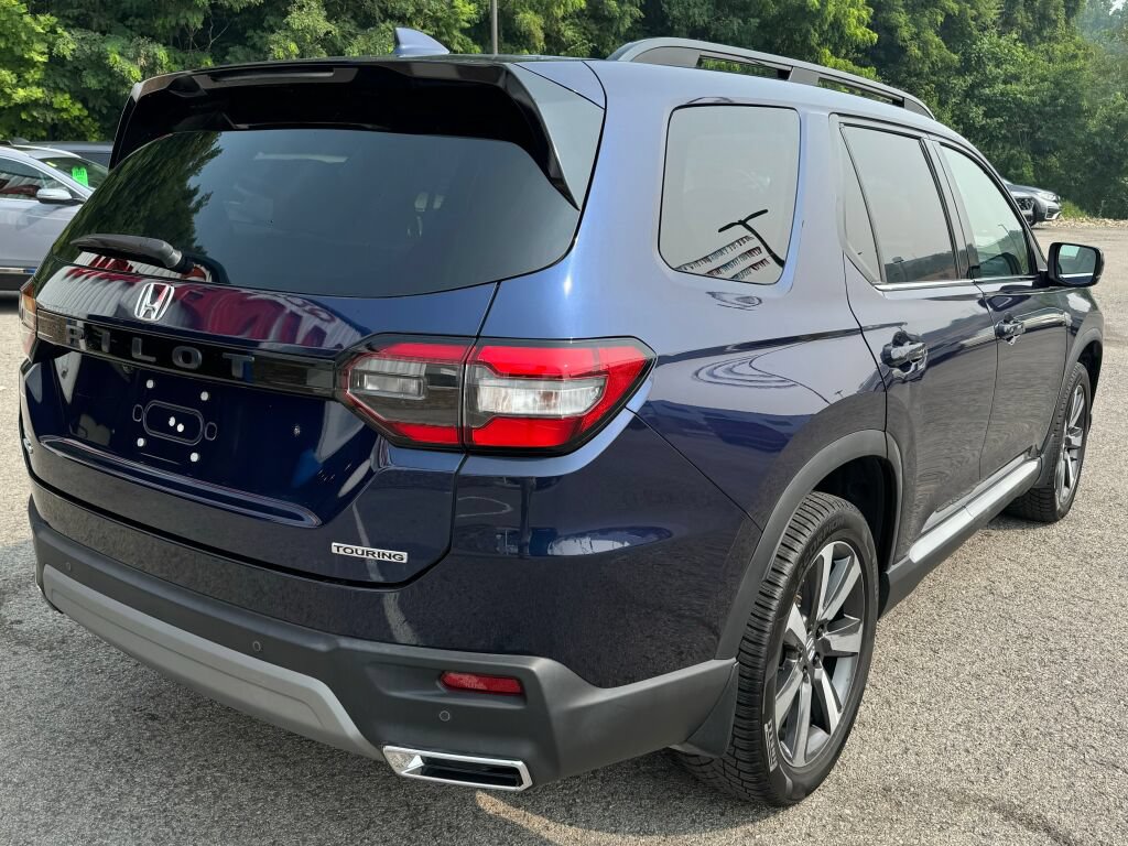 Used 2025 Honda Pilot Touring image 7