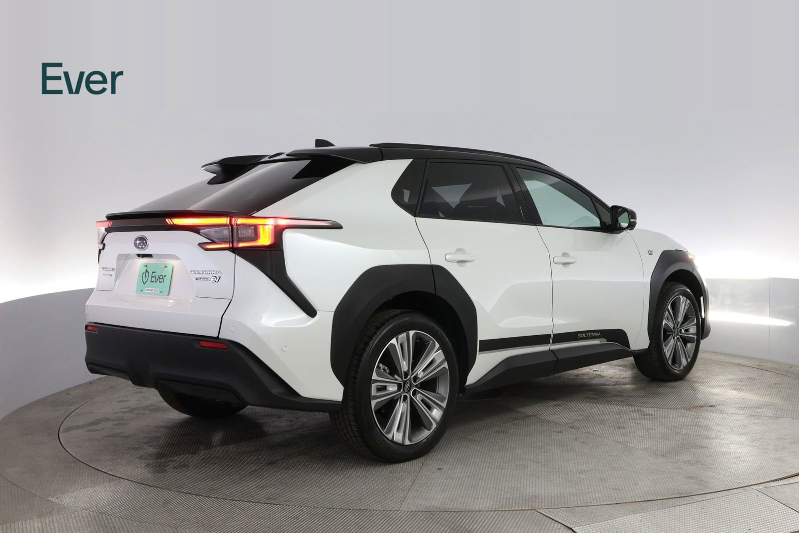 Used 2024 Subaru Solterra Touring w/ Touring Package image 3