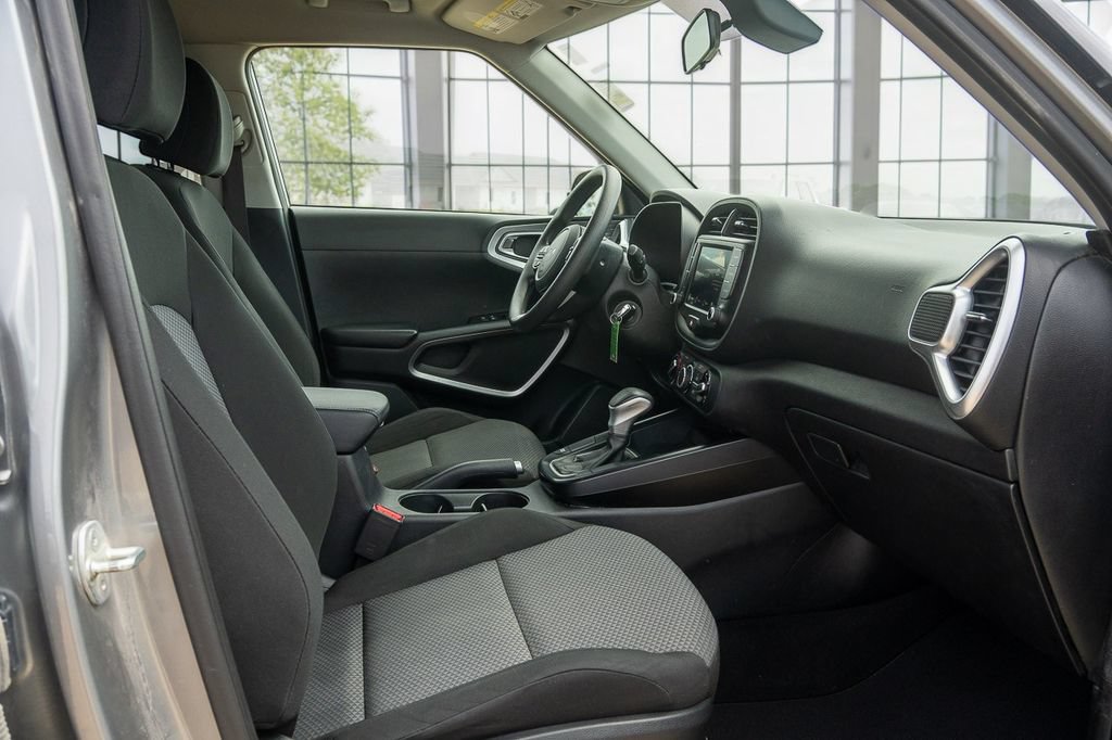 Used 2023 Kia Soul LX w/ LX Technology Package FWD image 25