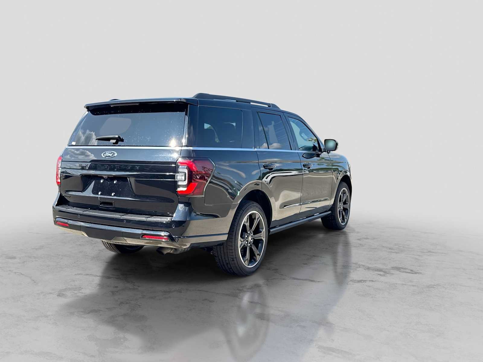 Used 2023 Ford Expedition Limited AWD/4WD image 6