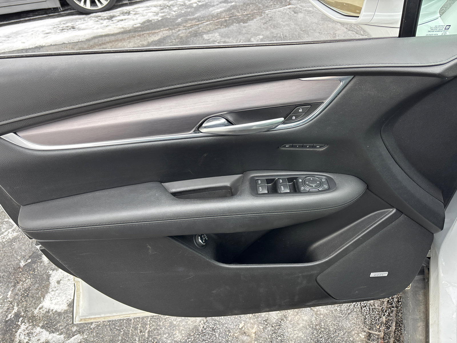 Used 2018 Cadillac XT5 Luxury w/ LPO, Black Ice Package image 11