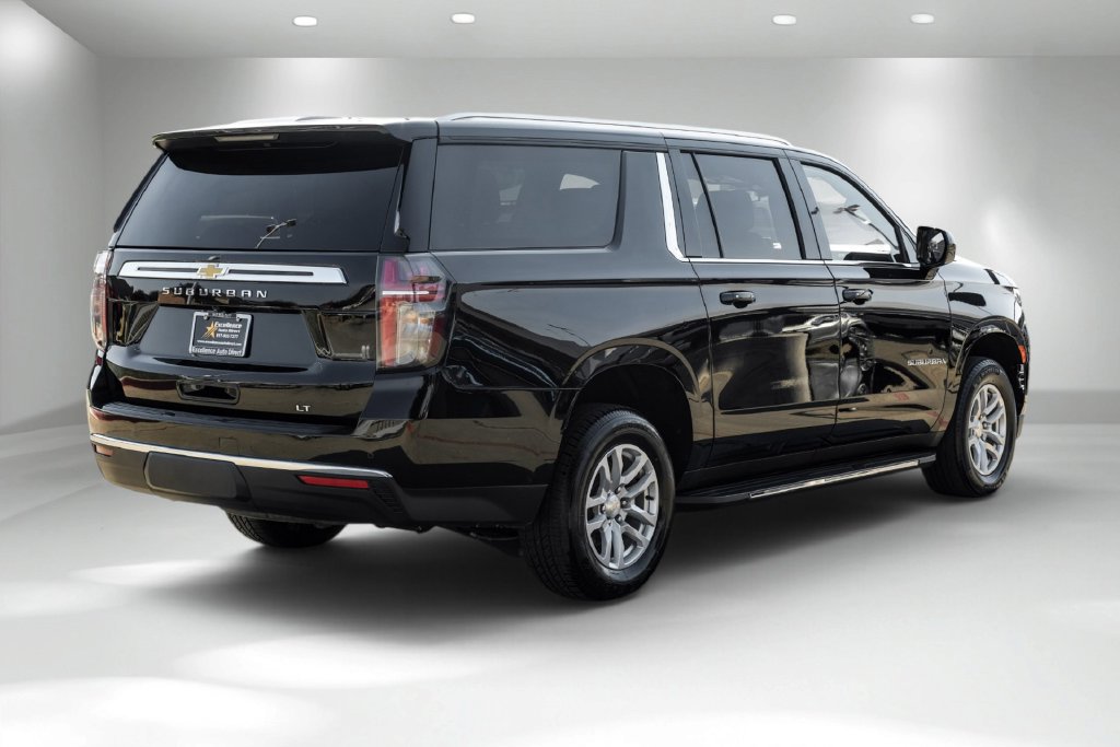 Used 2024 Chevrolet Suburban LT RWD image 6