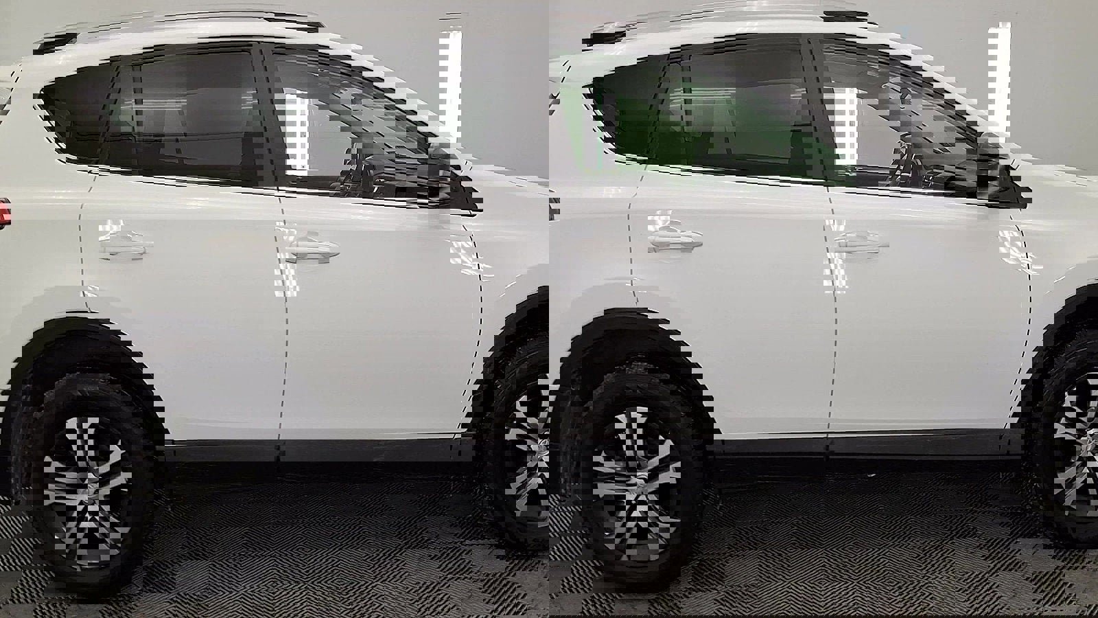 Used 2017 Toyota RAV4 LE image 5