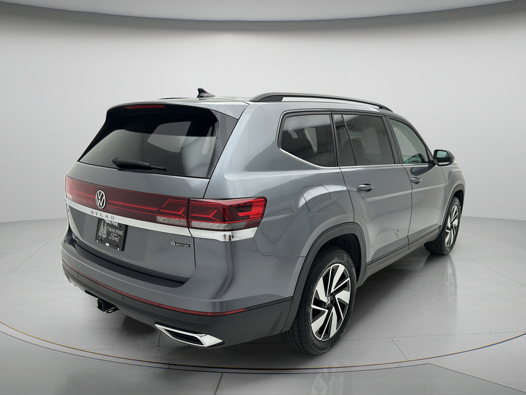 Used 2025 Volkswagen Atlas SE AWD/4WD image 3