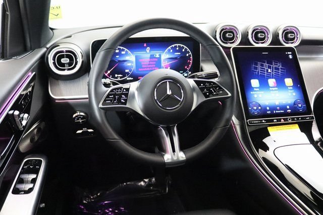 Used 2025 Mercedes-Benz GLC 300 4MATIC image 18