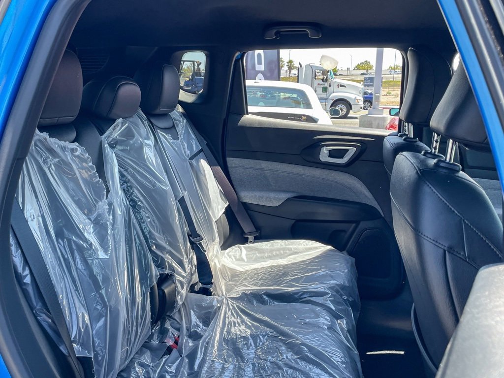 New 2025 Jeep Compass Latitude image 19