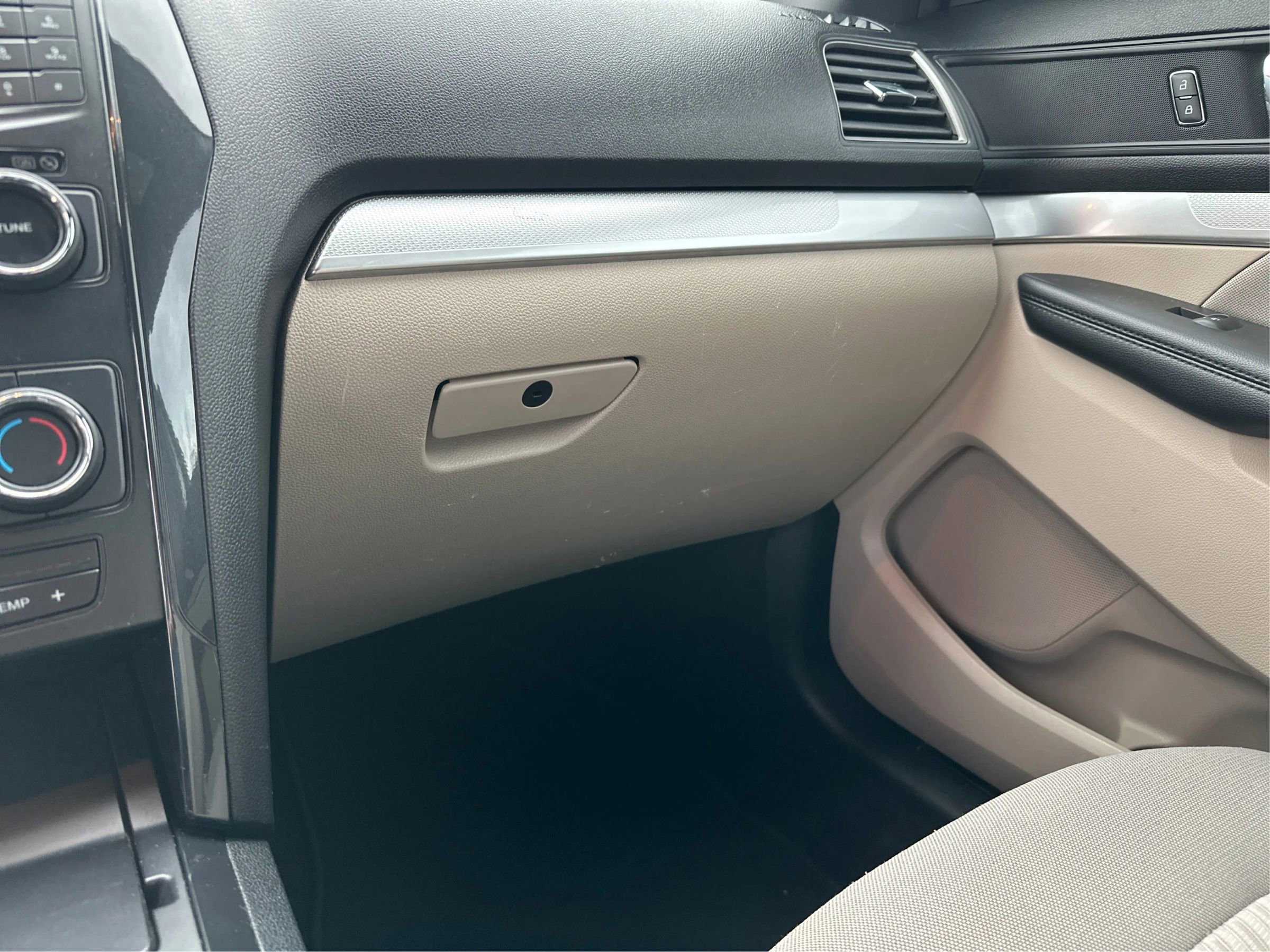 Used 2019 Ford Explorer FWD image 28