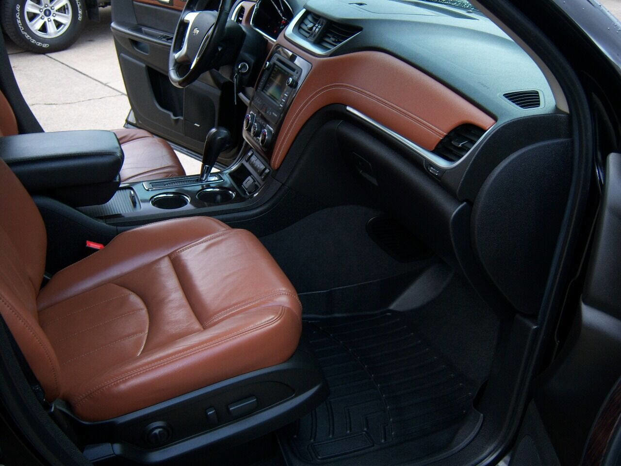 Used 2017 Chevrolet Traverse Premier image 13