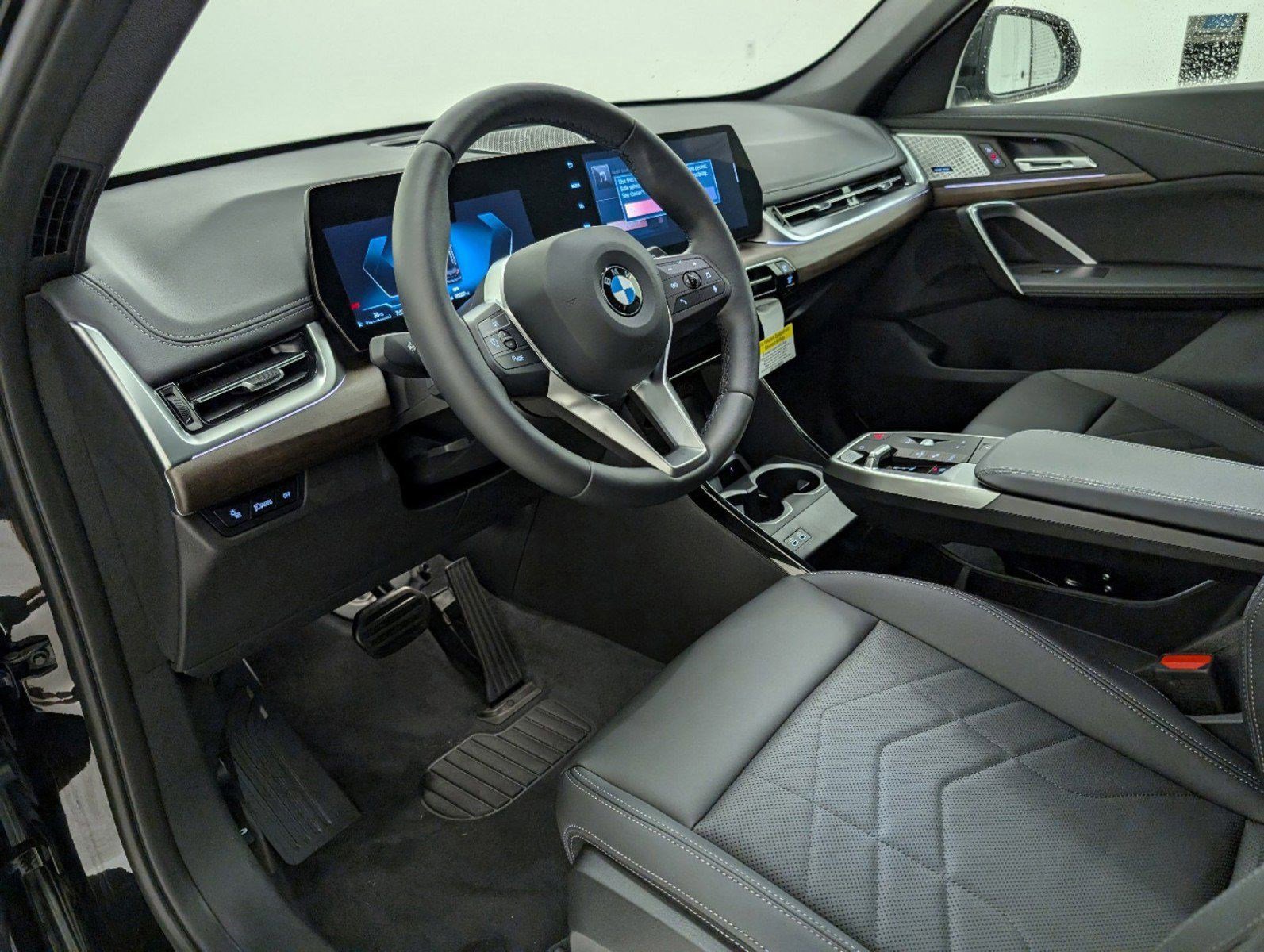 Used 2025 BMW X1 xDrive28i w/ Convenience Package AWD/4WD image 4