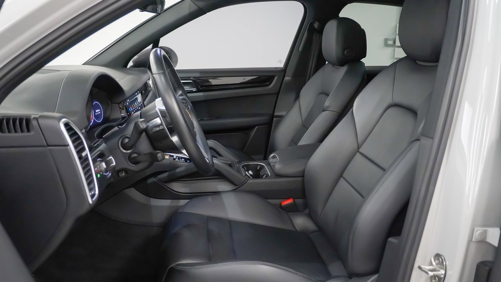 Used 2023 Porsche Cayenne image 5