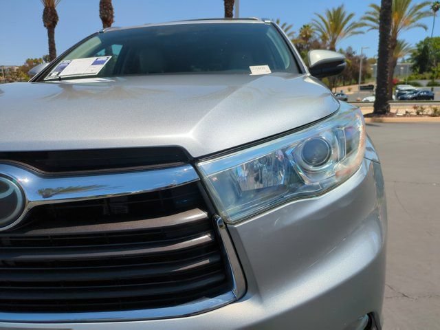 Used 2016 Toyota Highlander Limited Platinum FWD image 10