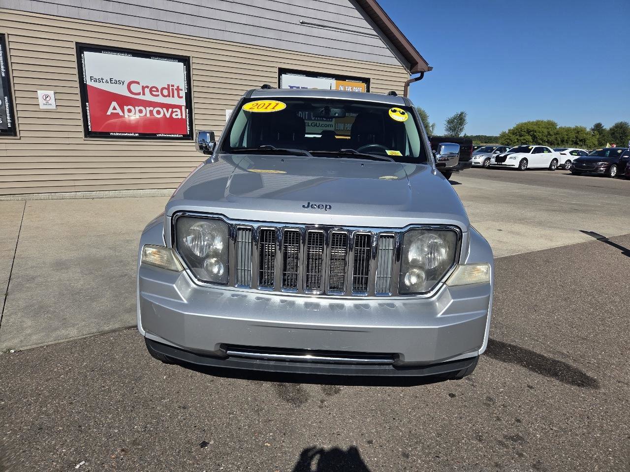 Used 2011 Jeep Liberty Limited Jet AWD/4WD image 2