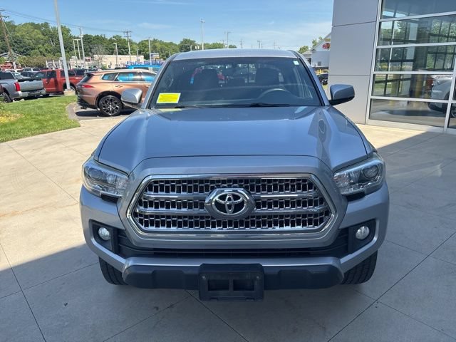 Used 2017 Toyota Tacoma TRD Off-Road w/ Tow Package (A/T) AWD/4WD image 2