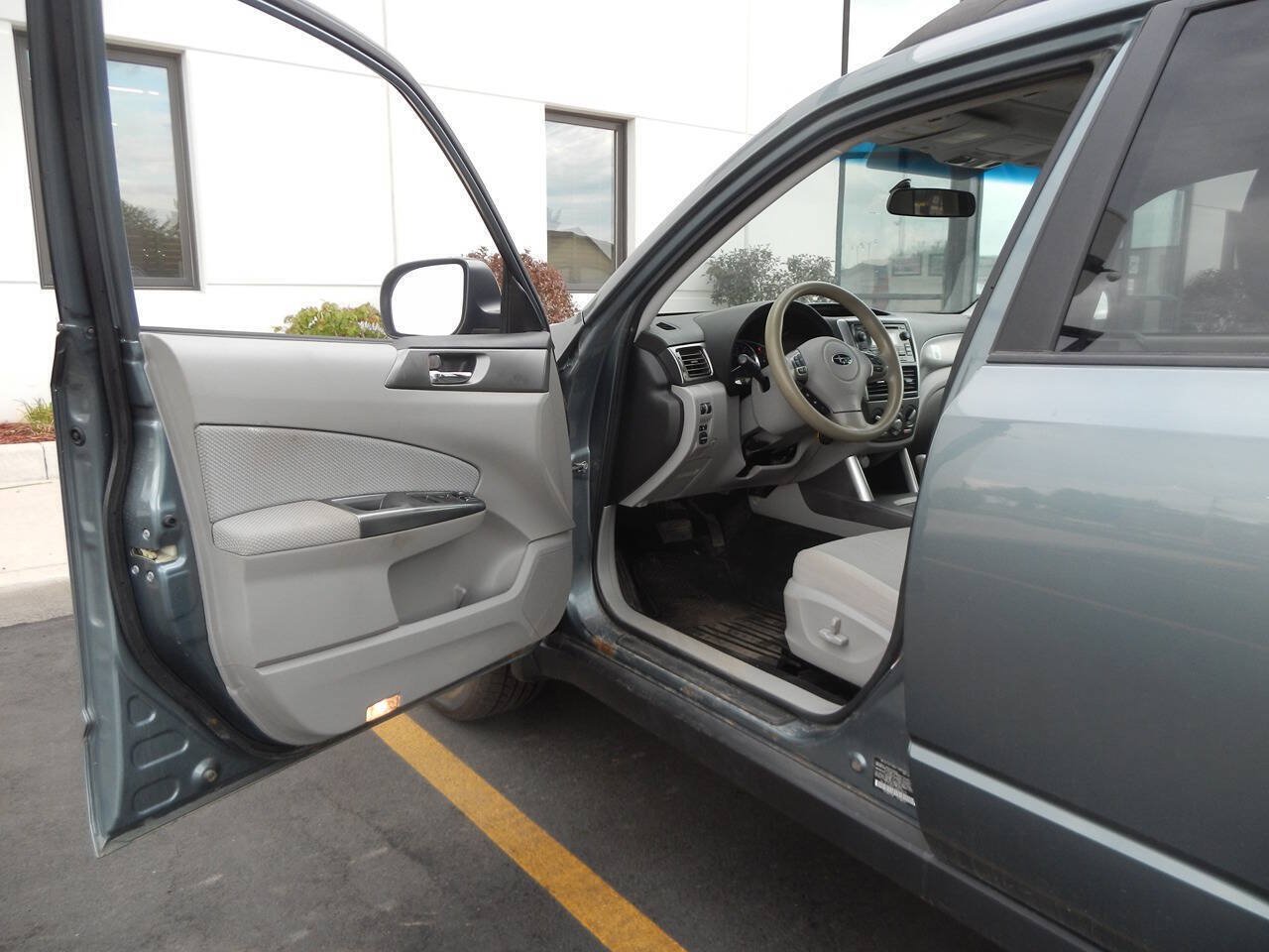 Used 2013 Subaru Forester 2.5X Premium w/ All-Weather Pkg AWD/4WD image 24