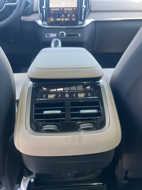 New 2026 Volvo XC90 B6 Plus w/ Protection Package image 24