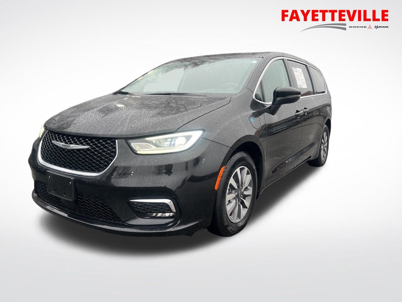 Used 2023 Chrysler Pacifica Touring-L FWD image 1