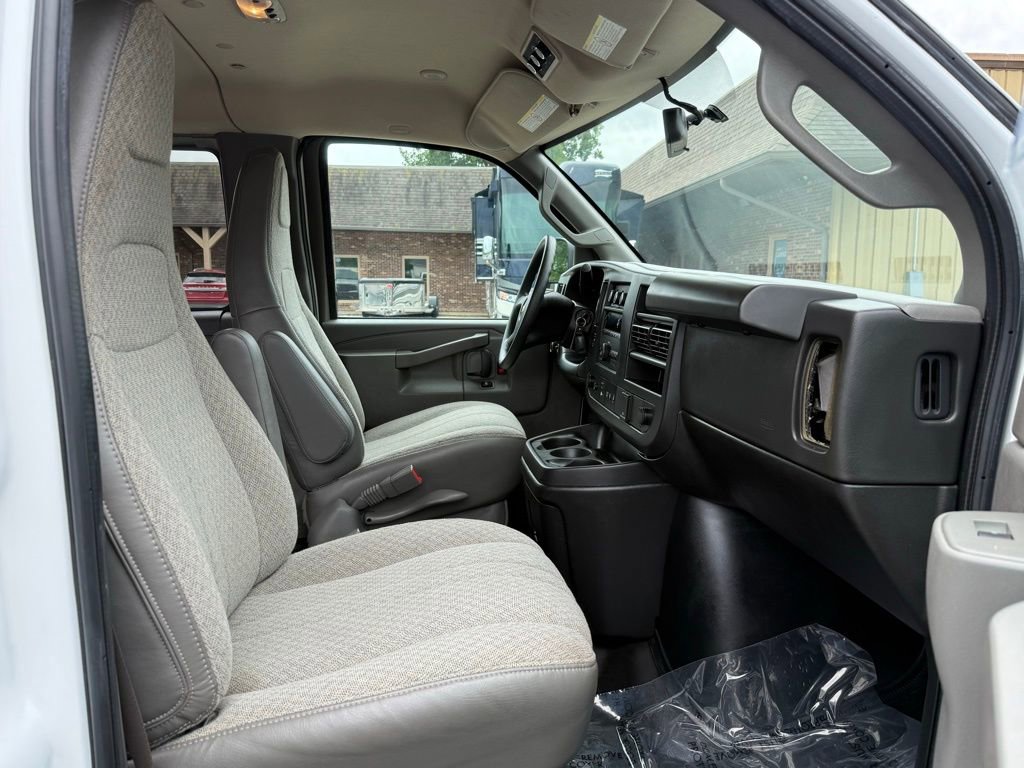 Used 2022 Chevrolet Express 3500 LS RWD image 16