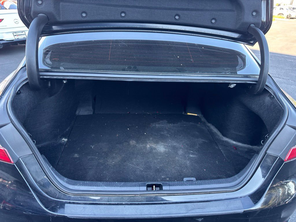 Used 2019 Toyota Camry SE w/ Convenience Package FWD image 10